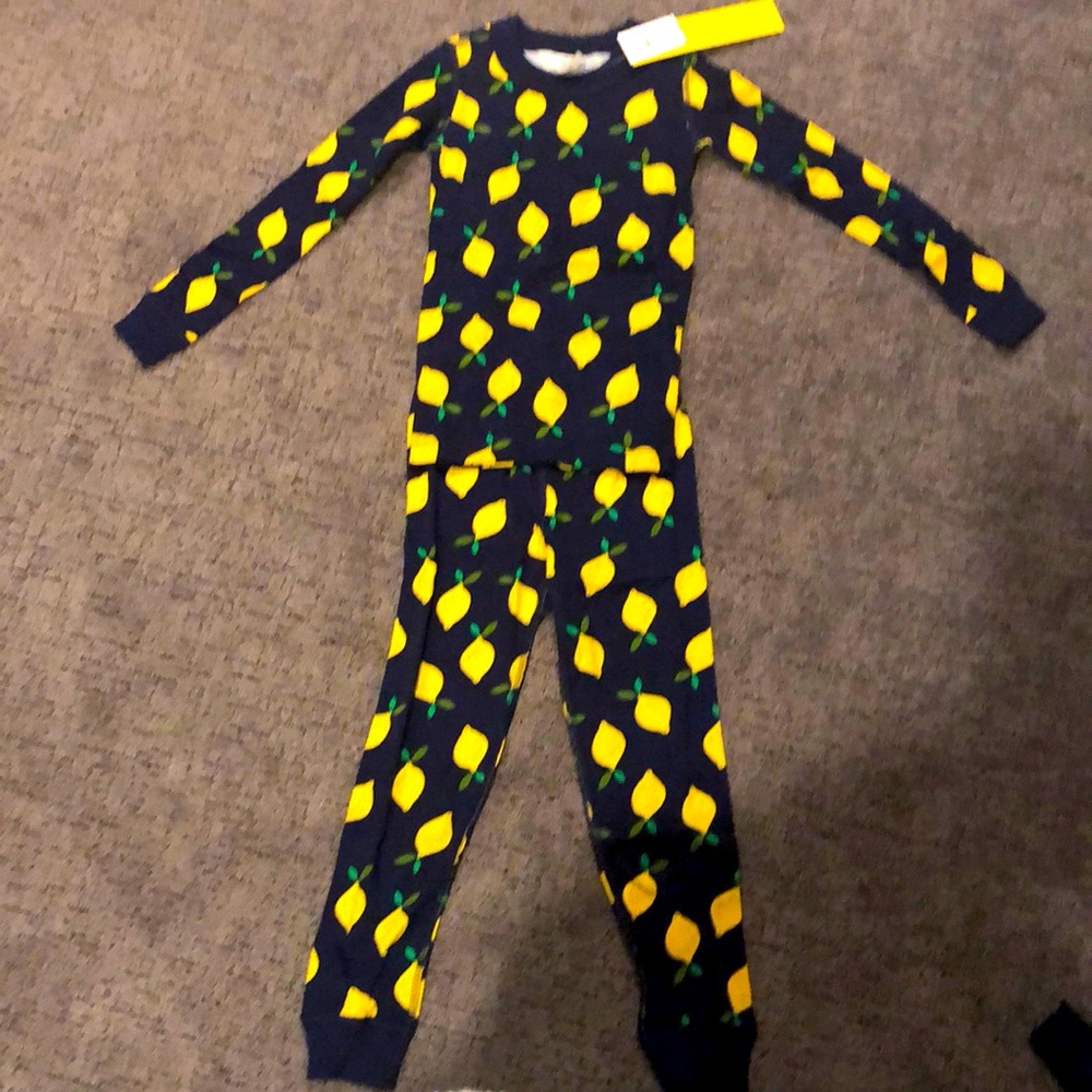 Brand new size 110 Hanna Andersson pajamas with darling lemon print!